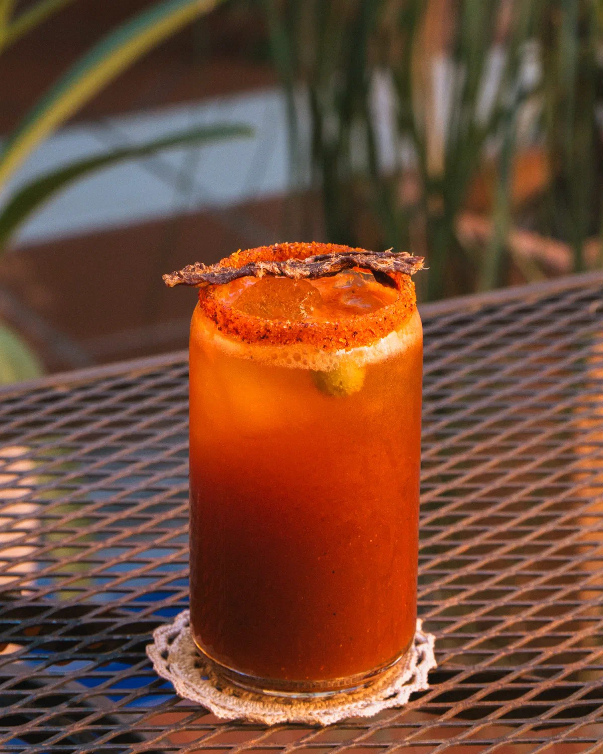 Coctel bloody mary de la cafetería Audaz, con escarchado de chile